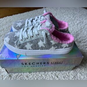 Kids Size 3 Sketchers Generation Cozy Slip on Shoes